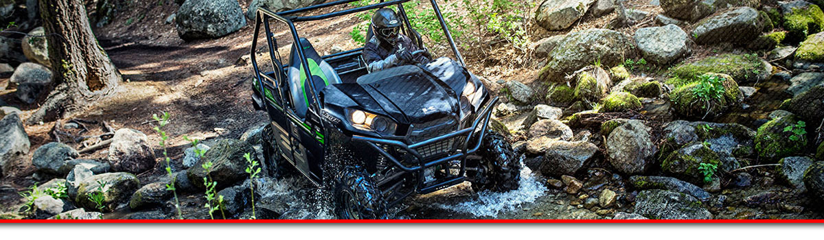 2017 Can-Am® Commander™ XT™ 800R Side by Side riding through woods